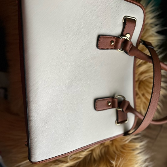 New Never used Cream and Tan Tote Purse with gold chain - Picture 5 of 5
